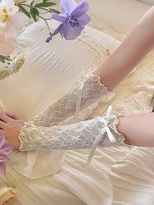 1 Đôi găng tay dài với cổ tay thắt nơ ren - Phụ kiện thời trang thanh lịch lấy cảm hứng từ ba lê, giặt tay, điểm nhấn tinh tế cho trang phục, thiết kế cổ tay thắt nơ, được chế tác tỉ mỉ, tạo nên vẻ ngoài sành điệu. - Nhiều màu - Xem 2