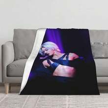 Pattern Depicts A Captivating Figure Bathed In Vibrant Purple Light Exuding Confidence And Allure The Artistic Details Highlight The Beauty Of The Human Form Rendered On Luxurious Flannel Providing Ultimate Comfort And Warmth 280 GSM Soft And Cozy Experience. - 白色 - 查看 1