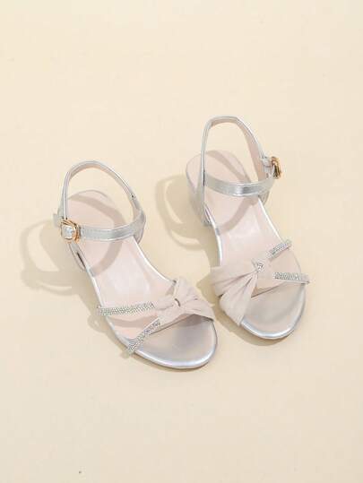 最新款夏季银色珠光水钻蝴蝶结高跟凉鞋，舒适百搭，是日常出行、商场购物、暑假和派对活动的绝佳选择。