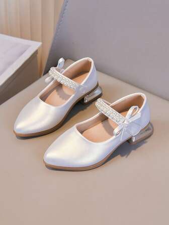 Flickors prinsesslika modehöga klackar, pärldekor, lämpliga för klänningar, föreställningar och födelsedagsfester