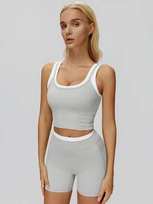 MASKERT Conjunto deportivo de 3 piezas con bloques de color para mujer: Top corto sin mangas 2 en 1 + Pantalones cortos de cintura alta, diseño con ribete, ajuste ceñido y que realza la figura, para yoga y fitness en verano - Gris Claro - Ver 6