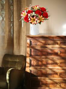 1束情人节仿真花玫瑰百合花束，假玫瑰塑料薰衣草仿真玫瑰花插花人造植物，适用于情人节礼物、家居派对餐桌装饰、中心摆件、婚礼装饰 - 紅色 - 查看 8