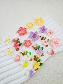 19片彩色彩绘花瓣和枝条，精美迷人，用途广泛，可DIY拆卸鞋夹，适用于木鞋和凉鞋，经久耐用，设计可爱富有想象力，是女孩派对礼物和创意礼物的绝佳选择。 - 彩色 - 查看 5