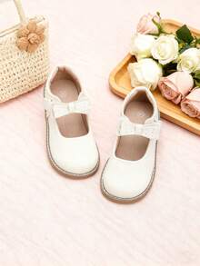 A Pair Of White Shoes With Bow - Leather Shoes,Oxford Shoes,Loafer Shoes,Flat Shoes Kids Shoes,Shoes,Girls Shoes,Girl Shoes,Zapatos De Niña,Toddler Girl Shoes,Kid Shoes,Zapatos Para Niñas,Shoes For Girls,Zapatos De Niño,Zapatos,Zapatos Para Niña,Kids,Shoes Kids,Zapatos De Niñas,Zapatos Para Niños,Little Girl Shoes,Zapatos Niña,Zapatos De Niños,Girls Dress Shoes,Girls,Flats,Zapatos Niñas,Toddler Girl,Shoes Girls,Loafers For Toddler & Little Girls & Little Boys | Ideal For School Day,Field Trip,After-School Playdate,Birthday Party,Family Brunch,Picnic,Church Service,Holiday Gathering,Art Class,Library Visit,Park Stroll,Weddings,Outings,Special Occasions,Christmas,New Year Celebrations - 3340 Trắng - Xem 2