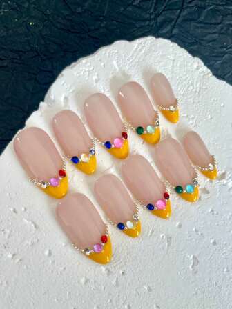 10-delade korta mandelfärgade rena handgjorda franska press-on-naglar, glittrande accessoarer, pärlor, enkla franska tips, lämpliga för alla damer för vardagsbruk och fester, högtidsgåva till kvinnor
