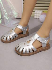 1 Pair Kids Summer Closed Toe Sandals, Girls Casual Fashion Versatile Soft Bottom Comfortable Flat Sandals, Student Princess Sandals - Silver - View 1