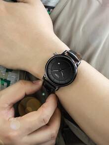 TOMI 1pc Teen Boys & Girls Minimalist Design Quartz Watch With Leather Strap, Calendar Display, Versatile Watch Suitable For Daily Life, Gift For Christmas And Year-End - Black - View 3
