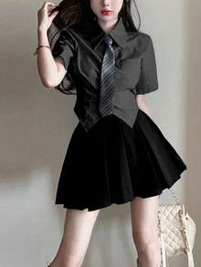 "Pleated Skirt. Classic And Super Versatile. It Has A Lining In The Lower Part." - Blanco y Negro - Ver 1