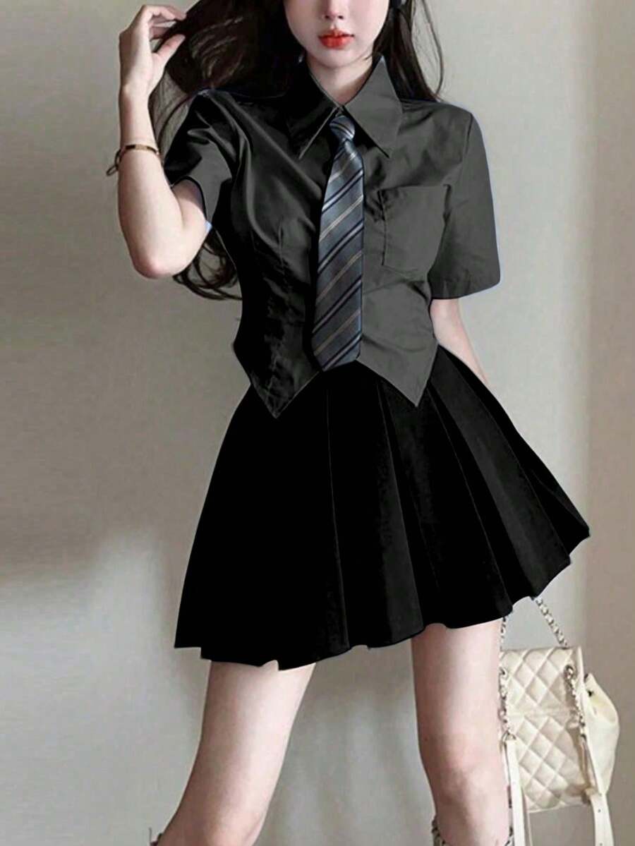 "Pleated Skirt. Classic And Super Versatile. It Has A Lining In The Lower Part." - Blanco y Negro - Ver 1