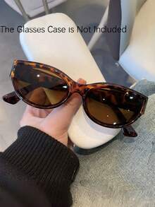 这款经典的欧美时尚休闲椭圆形小框眼镜，优雅美观，适合女性在各种季节佩戴，包括万圣节、秋冬季、商务休闲、Y2K音乐节、夏季海滩度假、户外旅行等场合。休闲的猫眼框型设计，既适合外出，也适合返校。 - 豹紋框灰片 - 查看 2