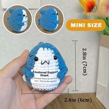 迷你正能量钩针动物，趣味励志生日礼物，适合送给女性、男性、朋友、同事，鲨鱼、鸭子、猫咪造型，附赠正能量卡片，温馨可爱，适合生日、圣诞节、情人节装饰。 - 彩色 - 查看 6