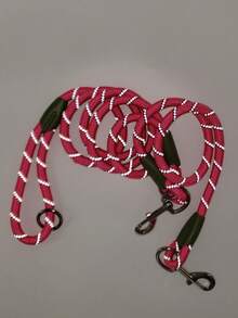 1 件尼龙反光材料宠物户外斜挎狗绳，肩带斜挎牵引绳解放双手，方便的宠物牵引绳适合户外散步