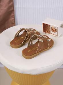 Dép đi ngoài trời thời trang cho trẻ em, dép xăng đan mùa hè đế bằng, giày đi biển mới, được các bé gái yêu thích. - màu nâu - Xem 5