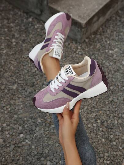 春秋新款白色女士运动鞋，低帮低跟圆头系带舒适休闲户外运动鞋，多功能百搭，尺码35-43可选，建议选购大一码。