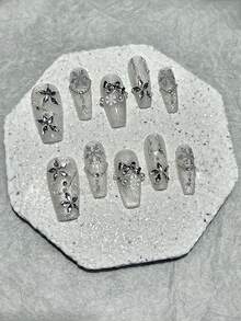 10 片卡罗尔冬季手工按压式美甲 白色圣诞猫眼假指甲 雪花星星蝴蝶结圣诞树美甲用品（1 张果冻贴纸 + 1 个指甲锉） - 淺灰色 - 查看 10