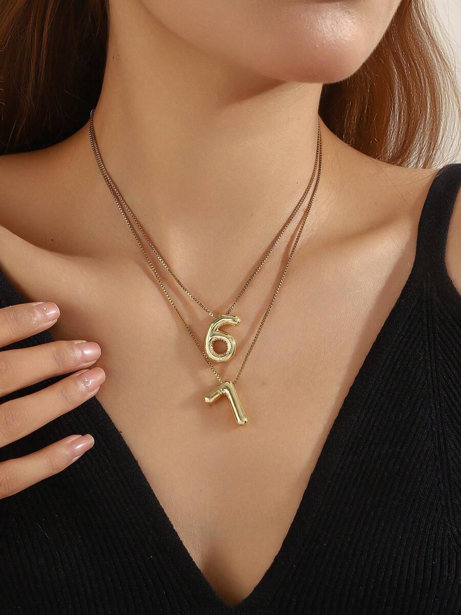 Set de 2 collares con cadena de acero inoxidable con números árabes 3D en estilo europeo y americano, ideal como regalo festivo y para uso diario - Conjunto de collar con número de cobre y cadena de acero inoxidable - Ver 1