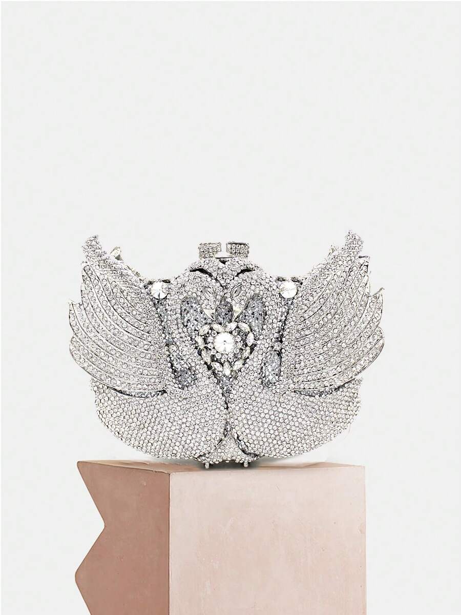Clutch de luxo em formato de cisne, prateada com cristais, para ocasiões especiais. Bolsa de mão com strass em formato de animal, ideal para casamentos e festas de noiva. Mini bolsa feminina prateada e rosa com strass, perfeita para bailes e festas. Acompanha caixa de presente requintada. - Prata - Ver 1