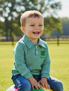 Sudadera de primavera para bebé niño pequeño con estampado de trébol a rayas y letras bordadas, cuello con medio botón, manga larga, ropa sencilla para festivales, ideal para niños de 12 meses a 5 años. - Verde - Ver 5