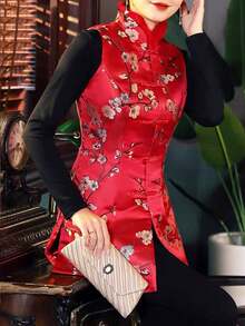 This Sleeveless Tang-Style Vest For Women Is Perfect For Spring 2026. It Features A Plum Blossom Pattern, A Traditional Chinese Cheongsam Design, A Stand-Up Collar With Frayed Edges, Side Slits, And A Front-Buttoned Open Front. Ideal As A Gift For Mothers, This Stylish Vest Is A Great Choice For Women And Offers A High-Quality Look. Suitable For Everyday Wear, Casual Occasions, Vacations, Social Events, Parties, And More. - 紅色 - 查看 2