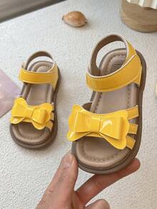 2026 New Girls Shiny 3D Bow Leather Non-Slip Open Toe Multi-Strap Flat Sandals, Fresh Sweet Energetic, Suitable For Daily Wear, School And Holiday Celebrations - Yellow - View 2