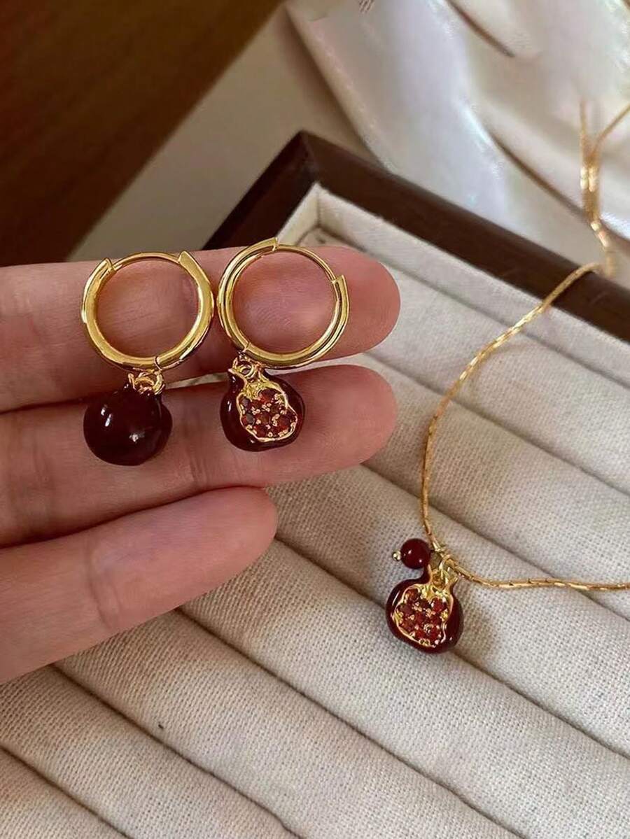 Bộ trang sức 3 món hình quả lựu thời trang dành cho nữ, gồm mặt dây chuyền và bông tai, ngọt ngào và dễ thương. - Đỏ - Xem 1