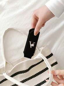 Peine plegable negro y espejo de maquillaje con patrón de flores doradas y rosas - Portátil, de escritorio, plegable 180°, herramienta de belleza moderna para viajes, con patrones de alfabeto, rosas rosas y blancas, peine plegable con espejo de maquillaje, fácil de llevar, perfecto para viajes y salidas, peine de cojín de aire de doble uso, peine de masaje del cuero cabelludo, adecuado para la escuela, el trabajo, los viajes, las vacaciones, para regalar a niñas, familiares, amigos, colegas, madres, regalos del Día de la Madre, Navidad, Acción de Gracias