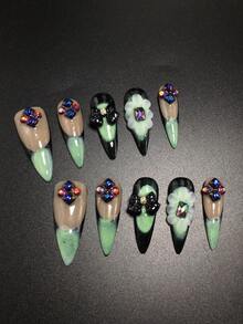 Jeder Set enthält 10 Stücke Y2K feine Stiletto-Aufstecknägel, die aus handgefertigtem Acryl gefertigt sind. Mit einem französischen Design, das mit Strass, Schleifen und Blumendekoration verziert ist, gibt es diese Nägel in einer Vielzahl von getönten und nackten Farboptionen. In 3 Größen erhältlich, um verschiedene Handbreiten zu passen, sind sie perfekt für Weihnachten, Partys, Abschlussbälle und den Alltag. Inklusive Nagel-Werkzeug-Set, was sie zu einem idealen Geschenk für Frauen und Mädchen macht.