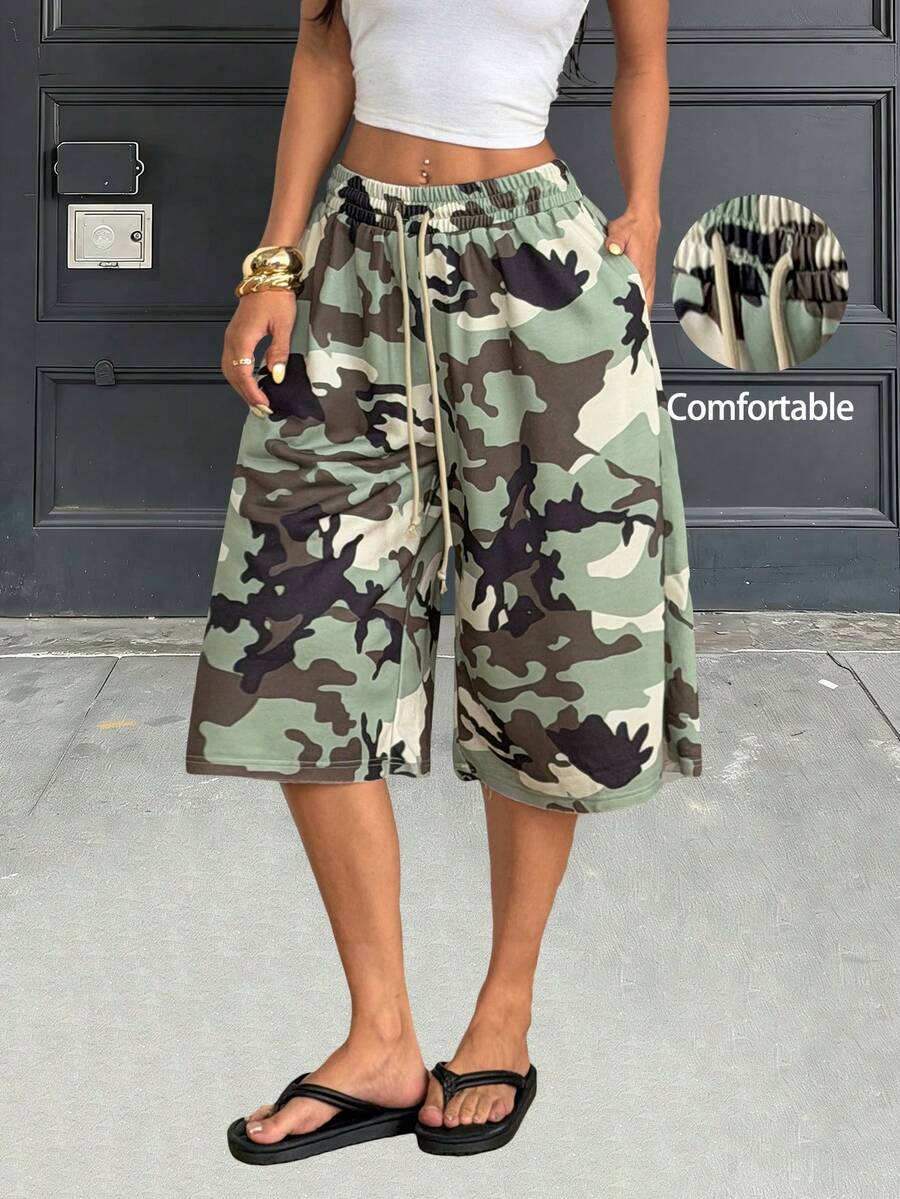 女式针织百慕大短裤，带抽绳，迷彩印花，无弹力，休闲风格 - 彩色 - 查看 1