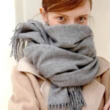 1 chiếc khăn choàng nữ màu trơn phối nhiều màu, chất liệu giả cashmere, có tua rua, mềm mại, kiểu dáng đa năng, phù hợp cho mùa thu/đông. - DK152 100% len - Xem 2