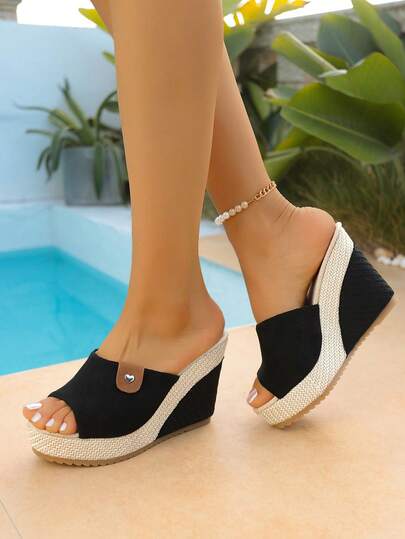 1双女士时尚休闲厚底凉鞋，心形搭扣编织拖鞋，坡跟高跟鞋，百搭套脚鞋，适合日常穿着和派对场合