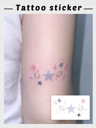 1 st tillfällig tatueringsklistermärke med tonade rosa-blå stjärnor och vingar, som är vattentät, svettålig och tvättbar. Den har en drömsk atmosfär och är lämplig för användning på armar, nyckelben och fingrar, och håller i 3–7 dagar.
