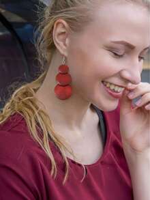 1 paire de 3 boucles d'oreilles rondes en bois avec pompons pour femmes