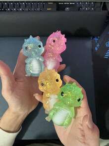 POKOJA LAND 1个闪亮水晶恐龙慢回弹捏捏乐玩具，柔软慢回弹，减压捏捏乐，便携式旅行解压玩具，适合所有年龄段，包括自闭症儿童，理想的节日礼物，可爱小饰品，生日礼物，复活节礼物，万圣节礼物，圣诞节礼物，圣诞袜填充物，手指玩具，儿童派对礼物，蓝色（男孩款），粉色（女孩款），儿童游戏，儿童玩具，男孩游戏，女孩游戏，儿童活动 - 彩色 - 查看 6