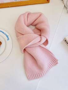 1条柔软舒适、百搭的纯色针织围巾，适合日常、户外、上学、休闲、旅行、送礼，时尚百搭，适合9-16岁儿童，秋冬季节穿着。
