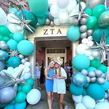 35 قطعة من طقم البالونات الأزرق السماوي والأبيض، بالونات لاتكس قطر 10 بوصة باللونين الأزرق السماوي والأبيض مع بريق ذهبي، مناسبة لحفلات عيد الميلاد والزفاف وديكور عيد الحب - متعدد الألوان - مشاهدة 5