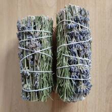 3支装手工鼠尾草香薰套装，包含迷迭香、薰衣草和白鼠尾草熏香棒，用于净化负能量、美化家居环境并营造宁静祥和的氛围。 - 多樣化香型 - 查看 10