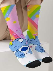 1 Paar Damen Socken im Care Bears Design, 360 Grad digital Muster mit interessanten Motiven von Cheer Bär, Wish Bär, Herz Cheer Bär, Tenderheart Bär, Bär, modisch & minimalistisch, Paar-Stil, geeignet für den täglichen Gebrauch, Abschluss, Geburtstaggeschenke, Paar - Verschiedenfarbig - Übersicht 1