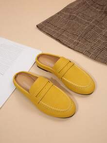 The Vibrant Yellow Loafers Feature A Three-Dimensional Pleated Soft Toe That Brightens Up The Entire Outfit. The Retro And Versatile Design With A Classic Round Toe Is Soft And Flat, Making Them Suitable For Both Commuting And Casual Wear - Yellow - View 5
