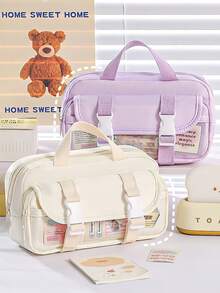 1 chiếc hộp/túi đựng bút hai khóa cài, hình dáng vuông vức màu be kẻ caro, túi đựng văn phòng phẩm đa năng thời trang, vật dụng cần thiết cho học sinh khi bắt đầu năm học mới. - Nhiều màu - Xem 2