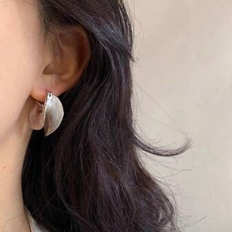 1 par de pendientes de moda minimalistas con diseño geométrico, adecuados para el uso diario de las mujeres