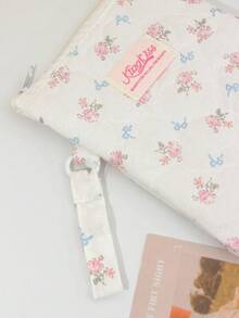 1pc Floral Print Quilted Cute 6 6.8 7 Inch E-Reader Sleeve Storage Bag Kindle Accessories Women's Accessories MP3/MP4/MP5 Storage Bag Mobile Phone Bag SA569P Kindle Paperwhite 2024 1/2/3/4/5/6 E-Book Reader Storage Bag, 6-7 Inch E-Reader Sleeve For Kindle/Boox/Kobo, Digital Protective Bag For Students, School Daily Use,Storage Orangizer,Travel Essential - Multicolor - View 6