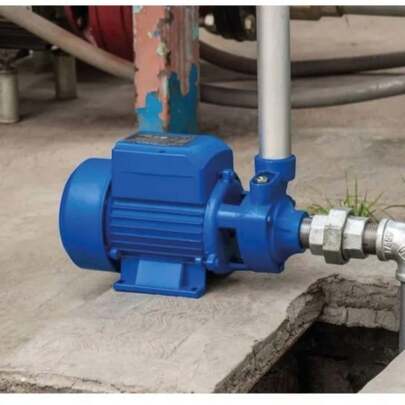 Bomba periférica 1/2HP, altura máx 25m, uso agrícola, FOSET Ofrece mayor altura. Se utiliza cuando se requiere subir el agua a lugares altos  Recomendada para bombear agua limpia (sin partículas abrasivas) Especificaciones Potencia 1/2 HP Altura máxima 25 m Flujo máximo 31 L/min Material del embobinado de motor Aluminio Material del impulsor Latón Profundidad máxima de succión 8 m Ciclo de trabajo a corriente nominal 20 minutos de trabajo por 15 minutos de descanso. Máximo diario: 6 horas Tensión / Frecuencia 127 V / 60 Hz Temperatura máxima del líquido 40 °C Consumo 3 A Velocidad 3,450 rpm Grado de protección IPX4 Diámetro de Entrada / Salida 1" NPT Clavija Sí Dimensiones (Base x Alto x Fondo) 12 x 15 x 25 cm Peso 3.6 kg