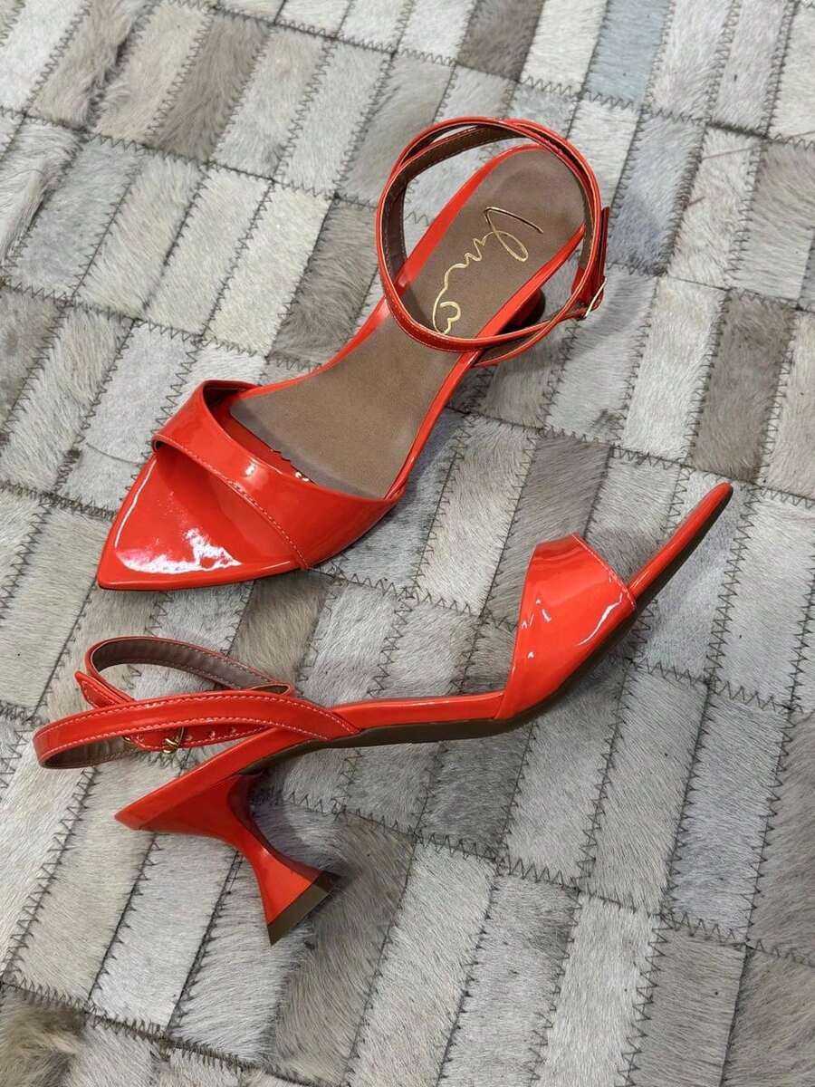 Low-Heeled Sandal With A Pointed Toe And Cup Shape. - Orange - View 1