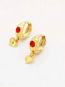 Pendientes de aro creativos chapados en oro de 24k de cobre con incrustaciones de rhinestones con forma de corazón rojo, elegante estilo punk - Dorado - Ver 7