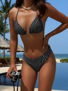 Ensemble de bikini 2 pièces pour femmes avec bretelles fines, col ras-du-cou, nœud dans le dos, imprimé pois, taille basse, mignon. Idéal pour les vacances et la plage. - Pois noirs et blancs - Voir 1