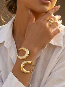 2件套极简几何镂空设计首饰套装，镀金手镯和戒指，时尚女式配饰，适合休闲、度假、旅行，以及情人节等场合的送礼佳品。 - 金色 - 查看 2