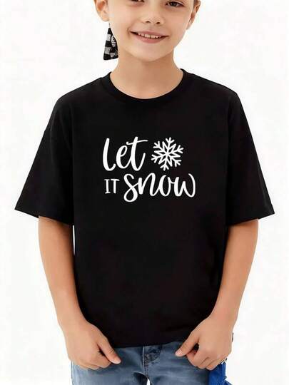 Outdoor Kids Playwear Mexico`Esta camiseta de manga corta para niño luce un divertido estampado de copos de nieve y está confeccionada en suave algodón puro, ideal para el día a día y actividades al aire libre. Su diseño es original y cómodo. Ropa diaria mínima para niños