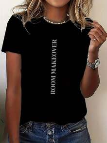 Camiseta Casual de Manga Corta para Mujeres con Gráfico "ROOM MAKOVER" - Rosa Suave, Transpirable y Cómoda, Perfecta para Salidas Casuales, Fiestas y Uso Diario, Camiseta de Ropa Casual |   Camiseta gráfica divertida |   Ajuste cómodo - Negro - Ver 1