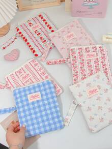 1pc Floral Print Quilted Cute 6 6.8 7 Inch E-Reader Sleeve Storage Bag Kindle Accessories Women's Accessories MP3/MP4/MP5 Storage Bag Mobile Phone Bag SA569P Kindle Paperwhite 2024 1/2/3/4/5/6 E-Book Reader Storage Bag, 6-7 Inch E-Reader Sleeve For Kindle/Boox/Kobo, Digital Protective Bag For Students, School Daily Use,Storage Orangizer,Travel Essential - Multicolor - View 2