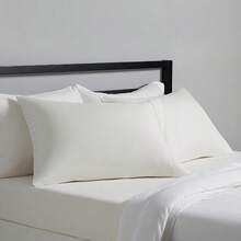 Basics - Funda de Almohada de Microfibra Ligera Supersuave de Fácil Cuidado Estándar Crema Paquete de 2 76 cm de Largo X 50 cm de Ancho Almohadas No Incluidas - Crema - Ver 1